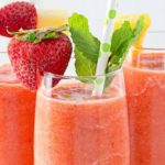 Tropical Carrot Smoothie | This simple to make carrot smoothie is bursting with tropical flavors and is so full of nutrients... healthy never tasted so good! | http://thechunkychef.com