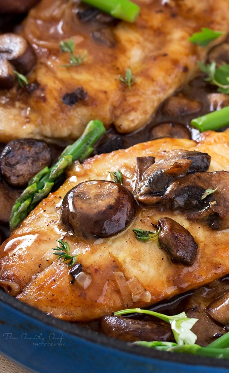 Easy Chicken Marsala | This easy chicken Marsala dish takes just 30 minutes to make! Classically savory and flavorful, this is one dish you'll love to cook time and time again! | http://thechunkychef.com