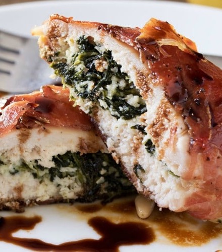 Florentine Stuffed Chicken | This Florentine stuffed chicken is filled with a deliciously cheesy spinach mixture, and toasted pine nuts, then wrapped in prosciutto and baked! | http://thechunkychef.com