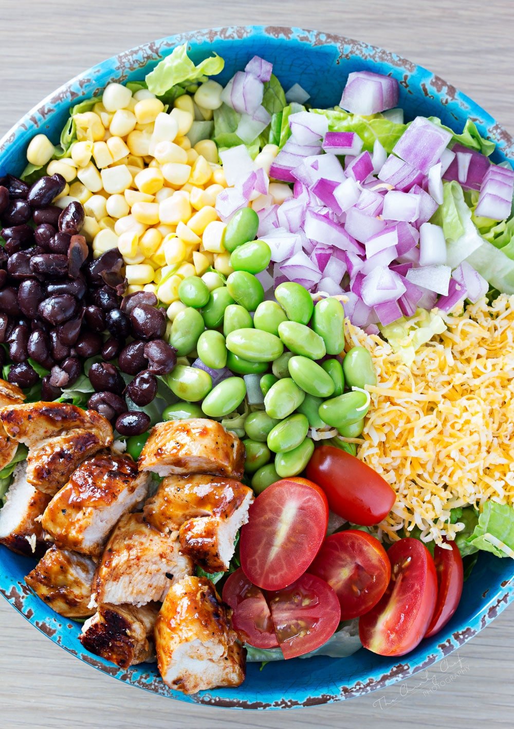 BBQ Chicken Salad | This fresh and crisp bbq chicken salad is packed with veggies, tender grilled chicken, and topped with bbq sauce and a green chile ranch dressing! | http://thechunkychef.com