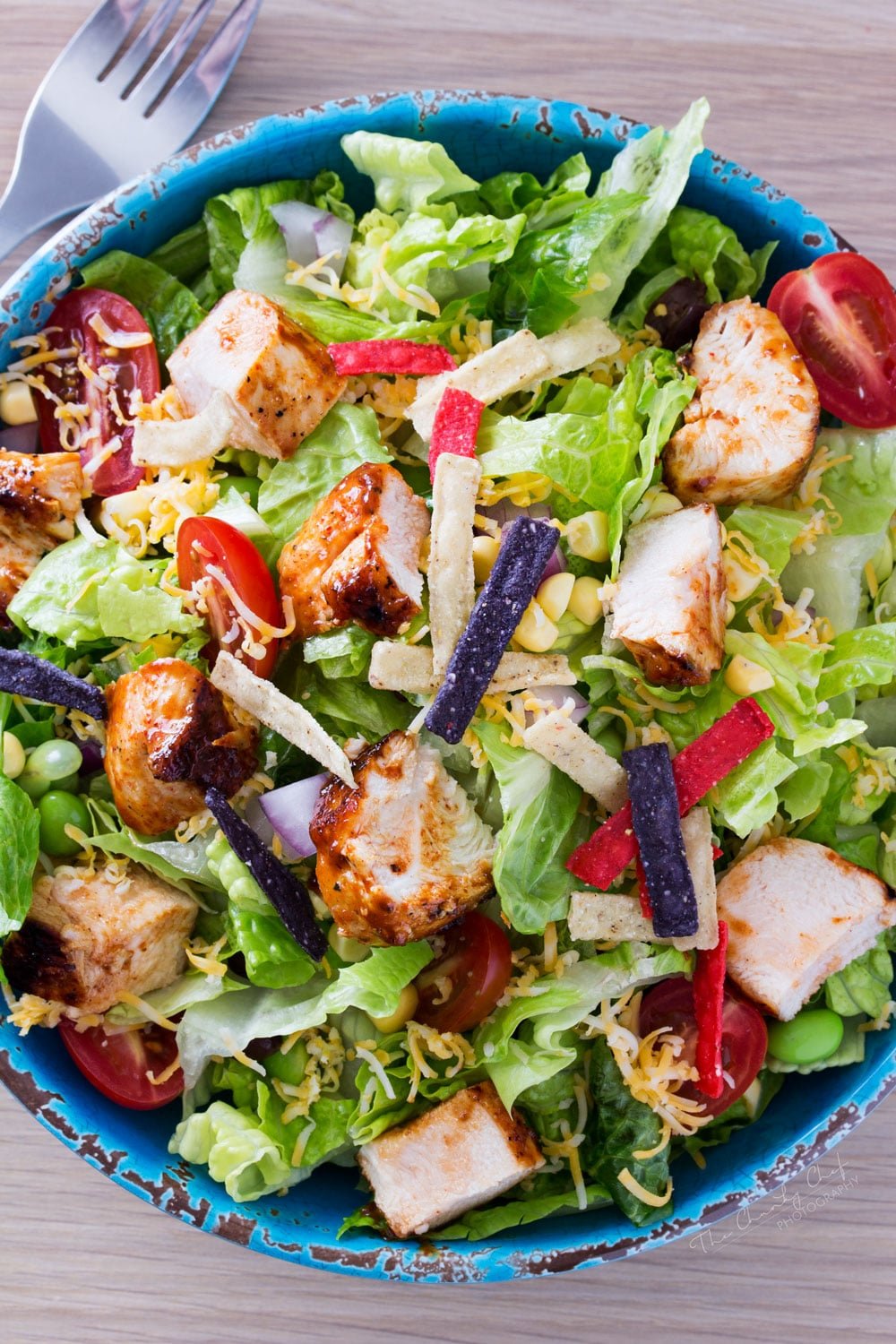 BBQ Chicken Salad | This fresh and crisp bbq chicken salad is packed with veggies, tender grilled chicken, and topped with bbq sauce and a green chile ranch dressing! | http://thechunkychef.com