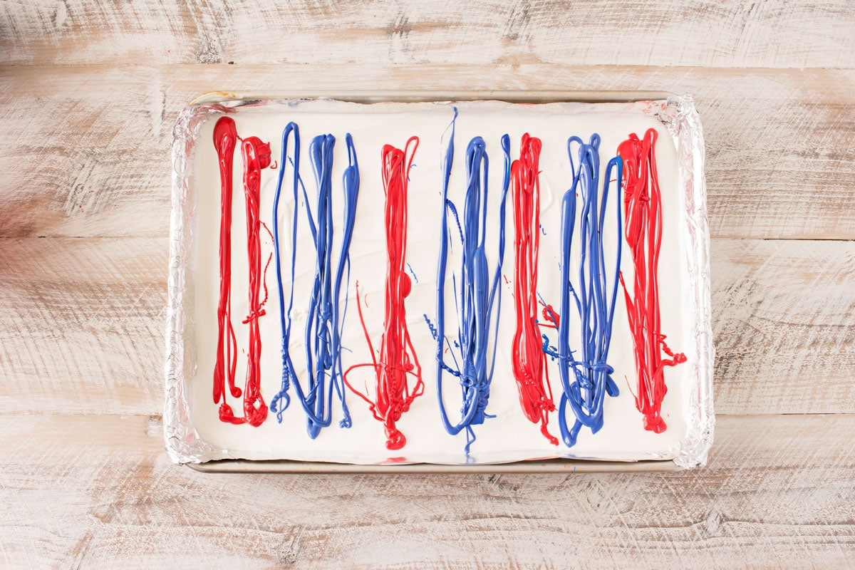 Festive Red White and Blue Bark | This simple and fun no-bake bark recipe is perfect for Memorial Day or Independence Day! So simple, even your kids can make it! | http://thechunkychef.com