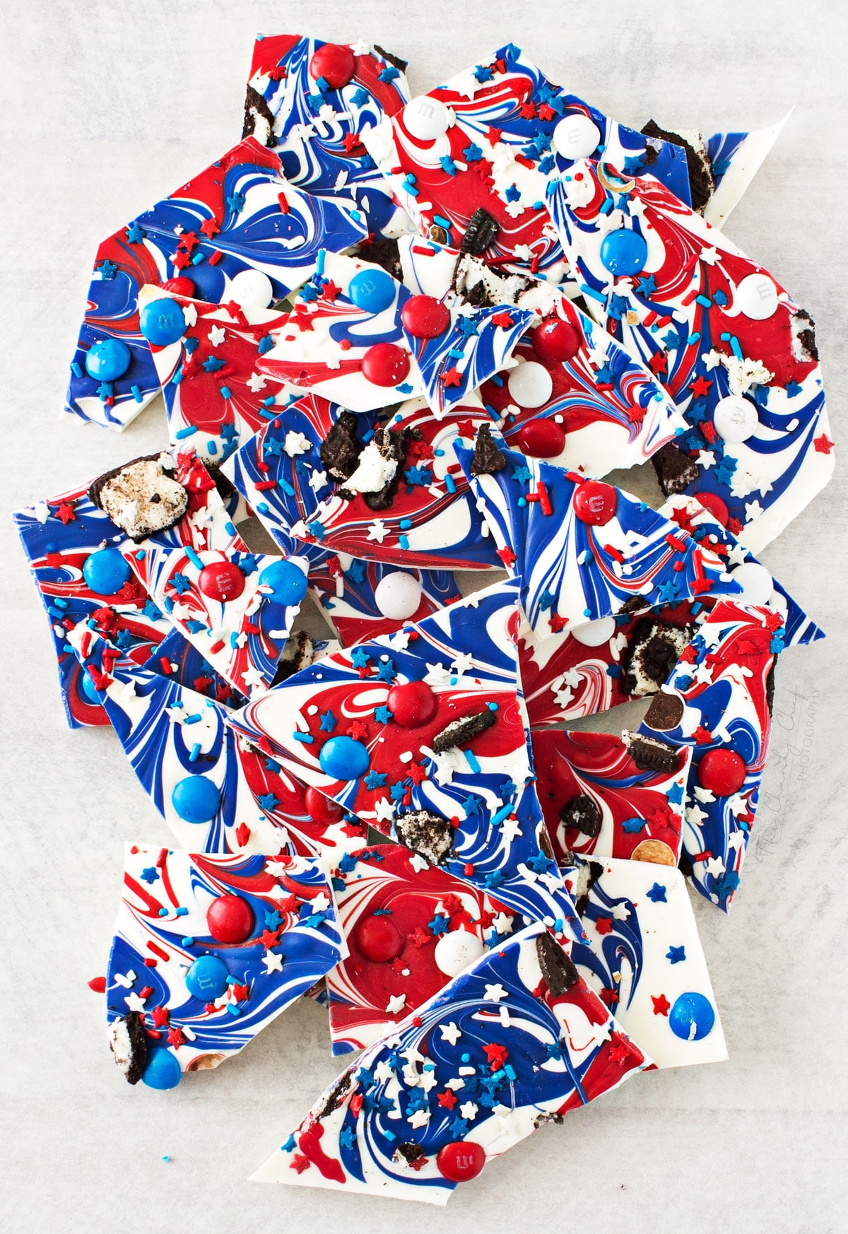 Festive Red White and Blue Bark | This simple and fun no-bake bark recipe is perfect for Memorial Day or Independence Day! So simple, even your kids can make it! | http://thechunkychef.com