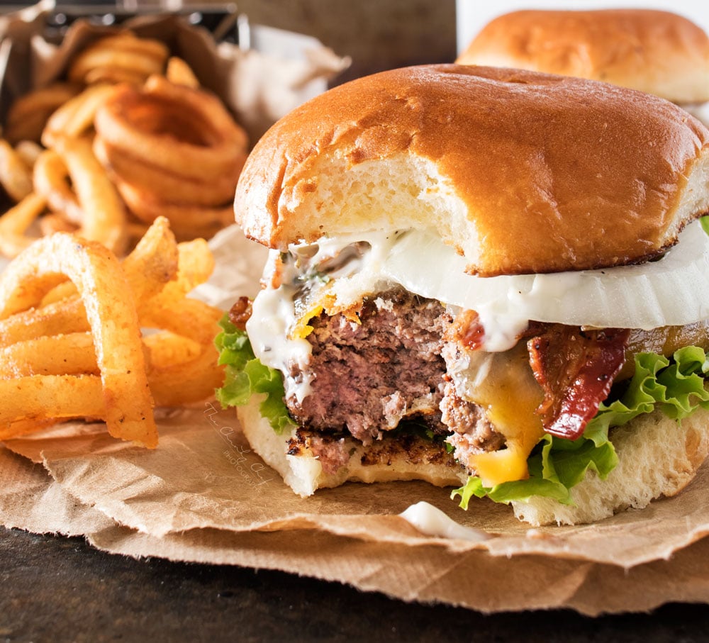 Pepper Crusted Bacon Cheeseburgers | Nothing beats a great burger. Except delicious pepper crusted bacon cheeseburgers, slathered with a garlic aioli! Make burger night one to remember! | http://thechunkychef.com