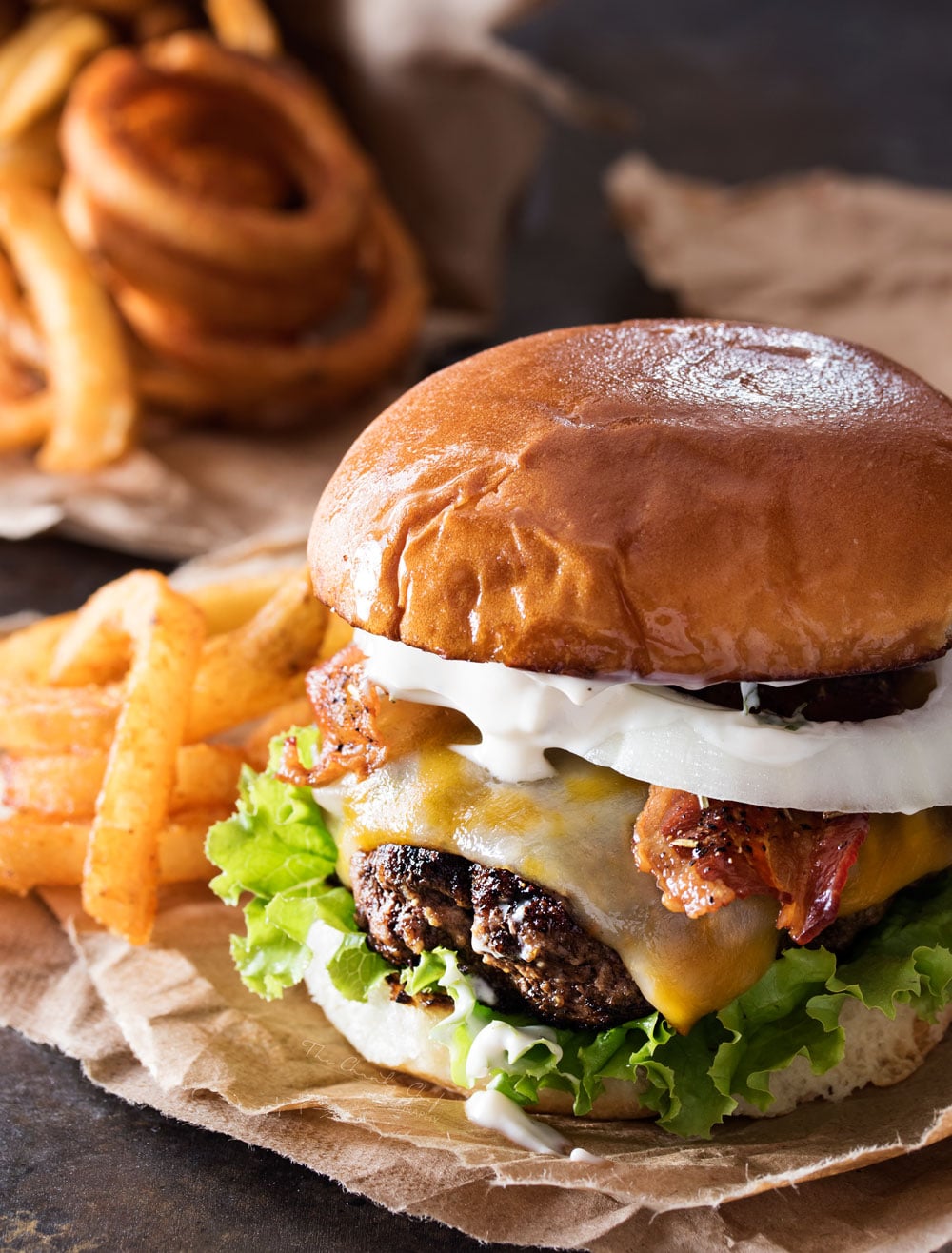 Pepper Crusted Bacon Cheeseburgers | Nothing beats a great burger. Except delicious pepper crusted bacon cheeseburgers, slathered with a garlic aioli! Make burger night one to remember! | http://thechunkychef.com