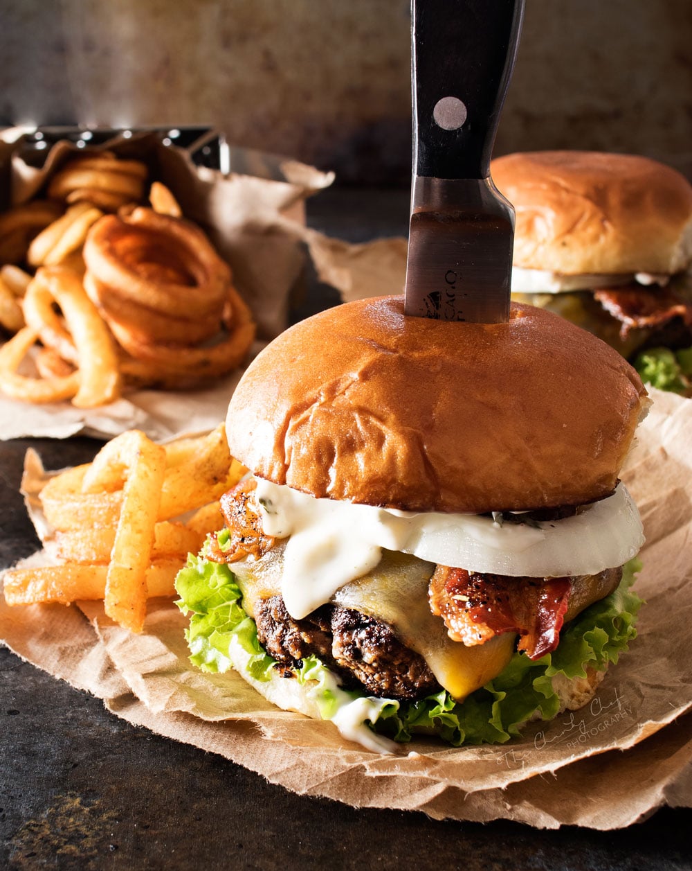 Pepper Crusted Bacon Cheeseburgers | Nothing beats a great burger. Except delicious pepper crusted bacon cheeseburgers, slathered with a garlic aioli! Make burger night one to remember! | http://thechunkychef.com