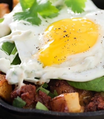 Chorizo Potato Hash with Jalapeno Aioli | Kick your breakfast up a notch with this delicious chorizo potato hash, topped with a sunny side up egg and drizzled with a homemade jalapeno aioli! |http://thechunkychef.com