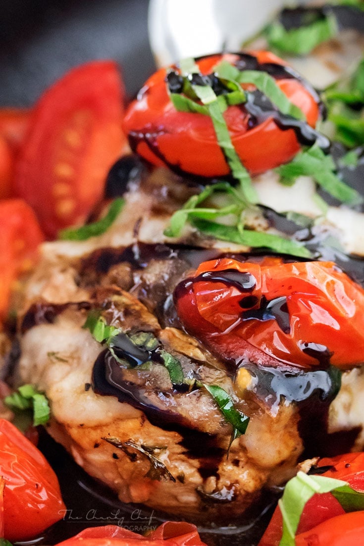 Garlic Balsamic Caprese Chicken | Juicy caprese chicken, marinated in a garlic balsamic marinade, is baked to perfection with burst cherry tomatoes, melted mozzarella cheese, fresh basil! | http://thechunkychef.com