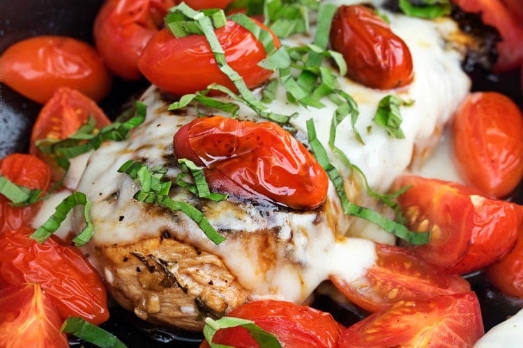 Garlic Balsamic Caprese Chicken | Juicy caprese chicken, marinated in a garlic balsamic marinade, is baked to perfection with burst cherry tomatoes, melted mozzarella cheese, fresh basil! | http://thechunkychef.com