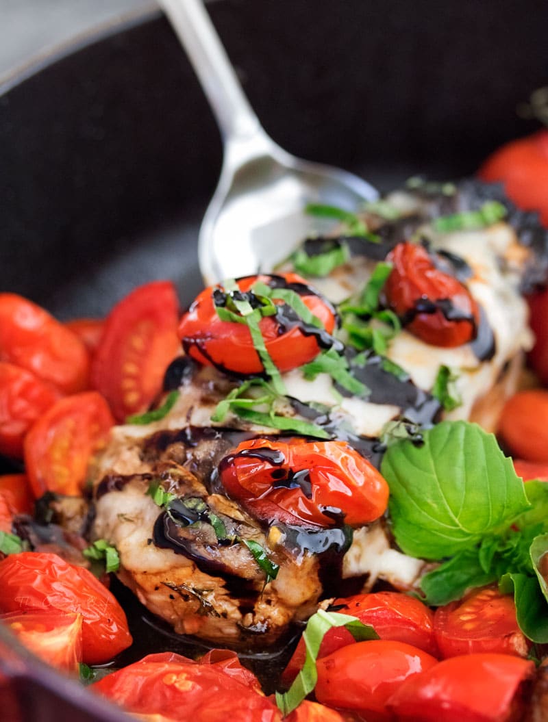 Garlic Balsamic Caprese Chicken | Juicy caprese chicken, marinated in a garlic balsamic marinade, is baked to perfection with burst cherry tomatoes, melted mozzarella cheese, fresh basil! | http://thechunkychef.com