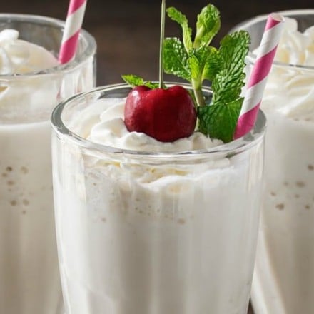 Skinny Vanilla Protein Milkshake | This vanilla protein milkshake has less than 200 calories, is low carb, low sugar, and high in protein... yet it tastes like a decadent vanilla shake! | http://thechunkychef.com