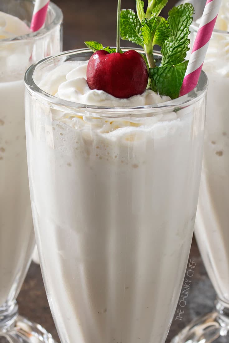 Skinny Vanilla Protein Milkshake | This vanilla protein milkshake has less than 200 calories, is low carb, low sugar, and high in protein... yet it tastes like a decadent vanilla shake! | http://thechunkychef.com