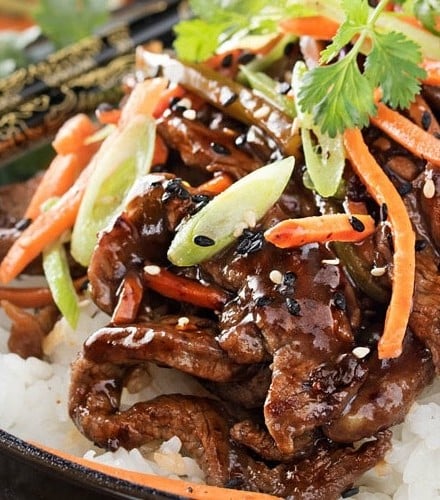 30 Minute Spicy Ginger Szechuan Beef | No need to order take-out, this spicy ginger Szechuan beef is completely mouthwatering and ready in just 30 minutes! Perfect for a busy weeknight dinner! | http://thechunkychef.com