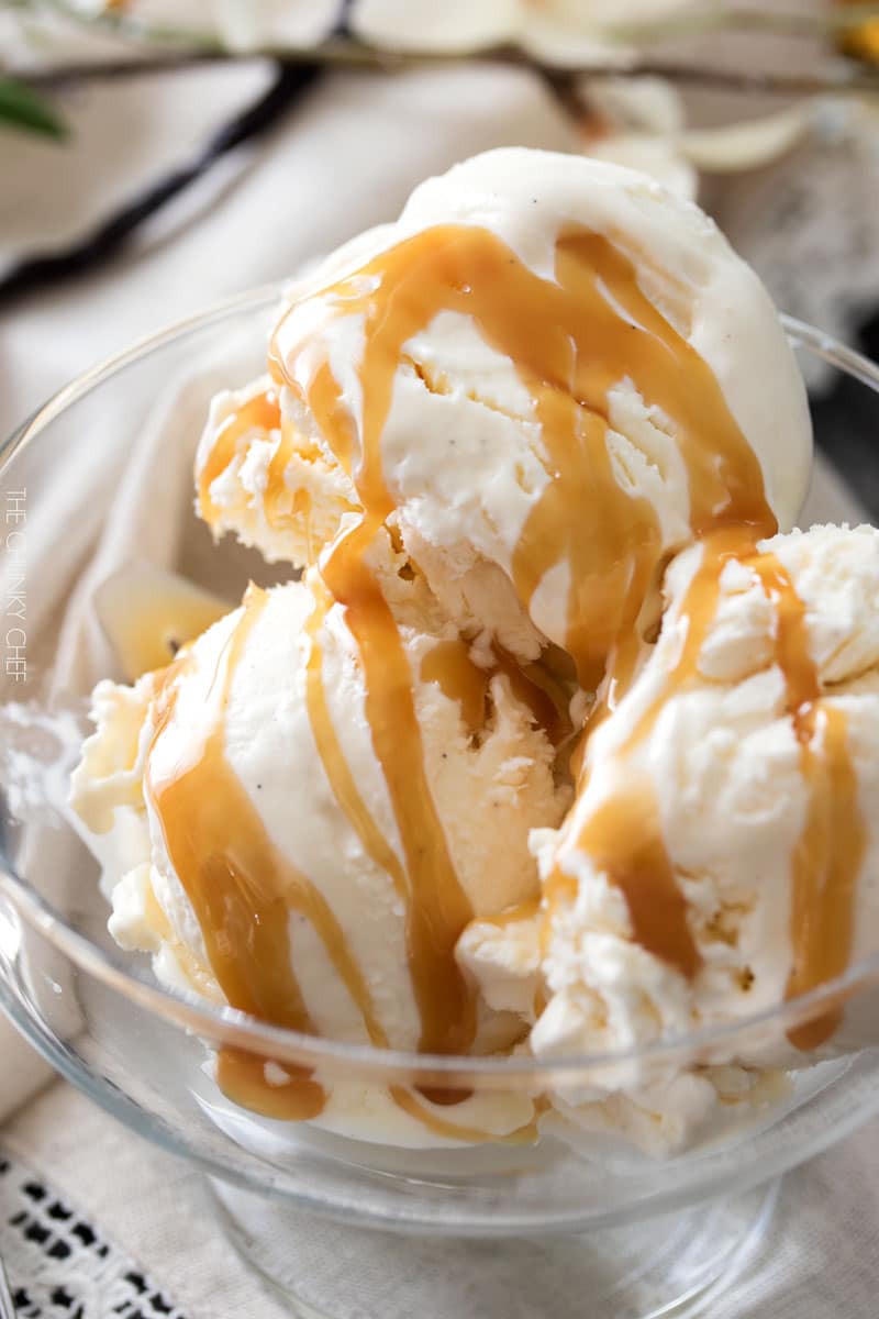 Bourbon Vanilla No Churn Ice Cream | This rich and creamy no churn ice cream is studded with flecks of vanilla bean and laced with warm Bourbon, for a tempting treat that's perfect year round! | http://thechunkychef.com