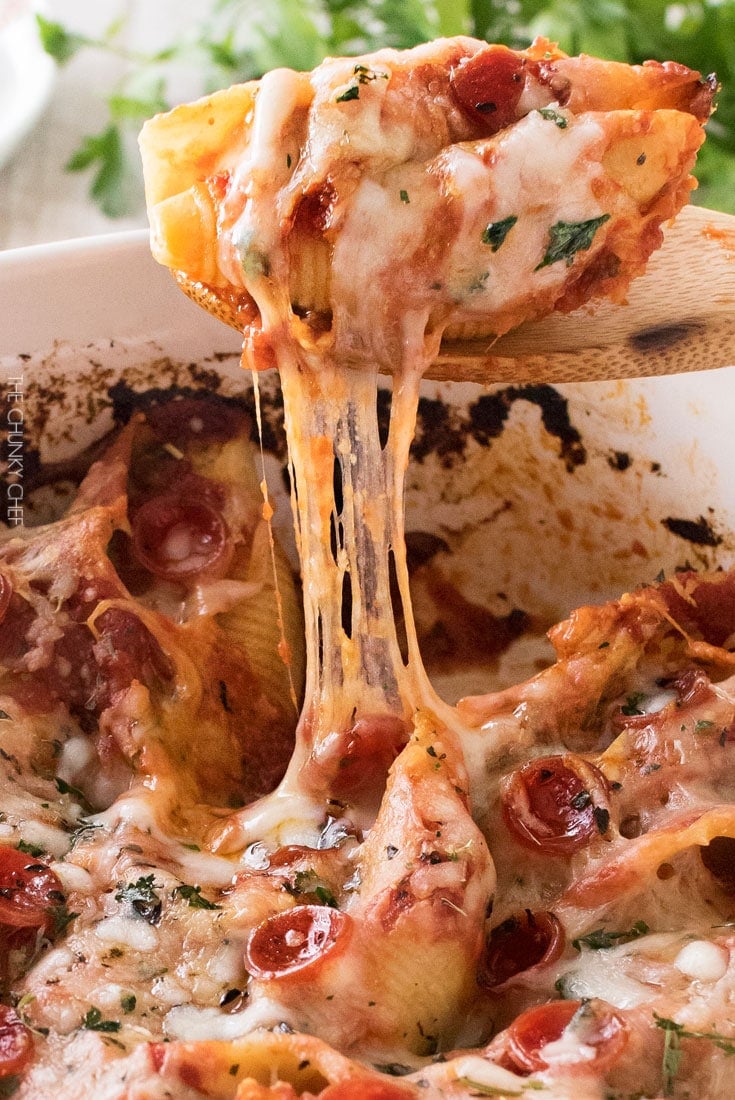 Deluxe Pizza Stuffed Shells | Classic stuffed shells meet deluxe pizza in this fusion of Italian meals... they're easy to make, freezer friendly, and great for families! | http://thechunkychef.com