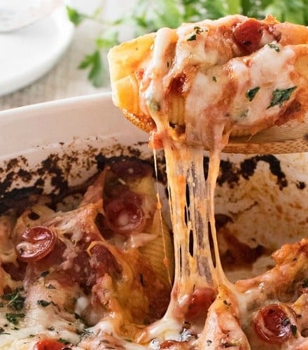 Deluxe Pizza Stuffed Shells | Classic stuffed shells meet deluxe pizza in this fusion of Italian meals... they're easy to make, freezer friendly, and great for families! | http://thechunkychef.com