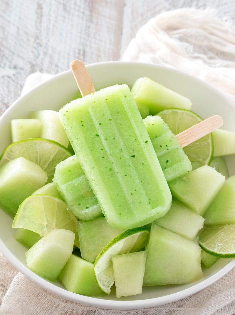 Honeydew Mint Homemade Popsicles | The refreshing taste of sweet honeydew melon and fresh mint will make these easy 4 ingredient homemade popsicles an instant favorite! | http://thechunkychef.com