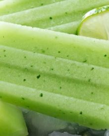 Honeydew Mint Homemade Popsicles | The refreshing taste of sweet honeydew melon and fresh mint will make these easy 4 ingredient homemade popsicles an instant favorite! | http://thechunkychef.com