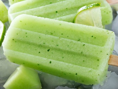 Honeydew Mint Homemade Popsicles | The refreshing taste of sweet honeydew melon and fresh mint will make these easy 4 ingredient homemade popsicles an instant favorite! | http://thechunkychef.com