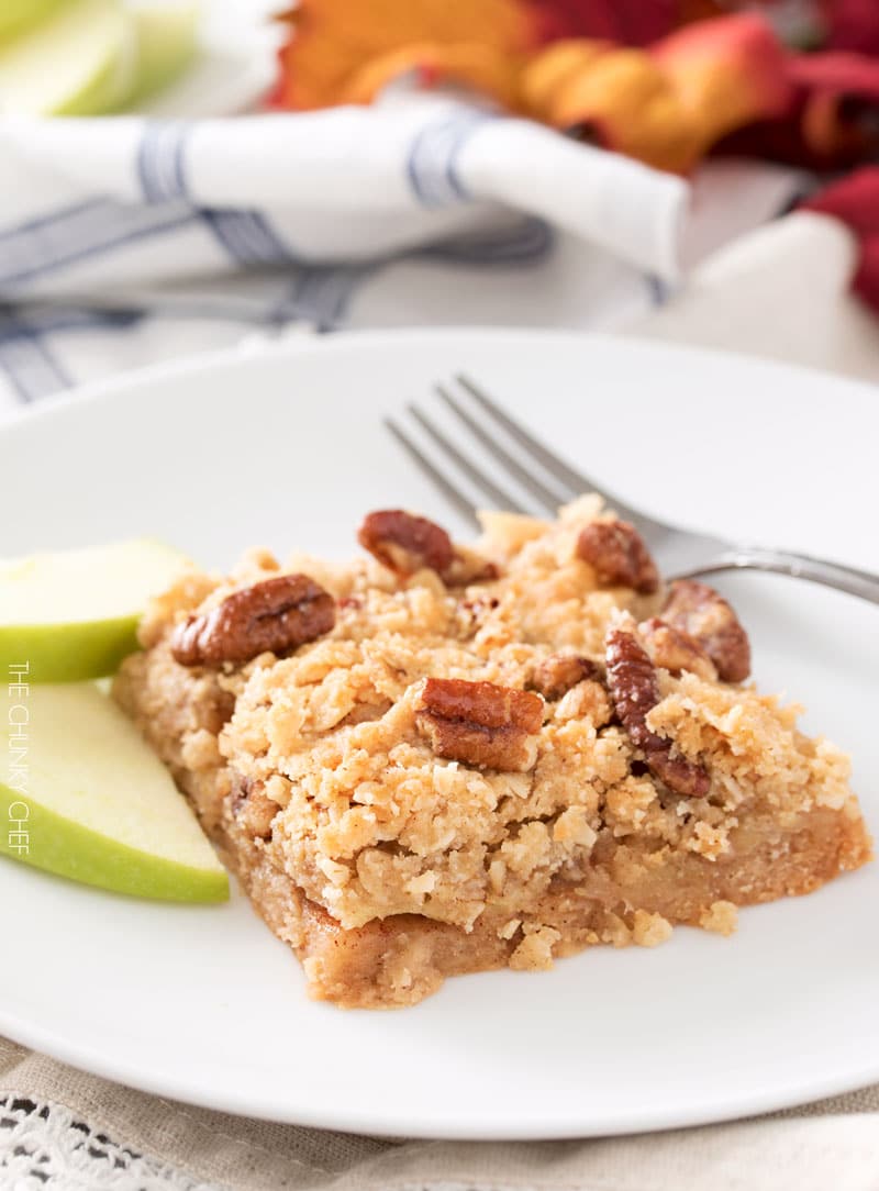 Caramel Apple Pie Bars with Cinnamon Pecan Streusel | All the classic flavors of a Dutch caramel apple pie, in an easy bar dessert! | http://thechunkychef.com