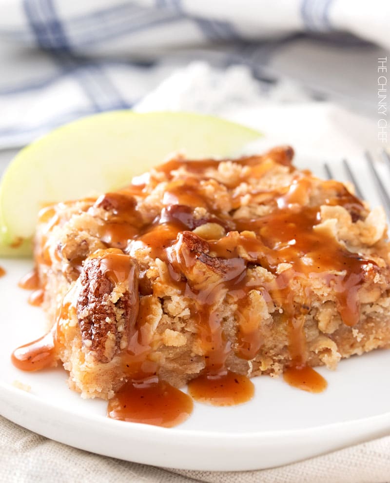Caramel Apple Pie Bars with Cinnamon Pecan Streusel | All the classic flavors of a Dutch caramel apple pie, in an easy bar dessert! | http://thechunkychef.com
