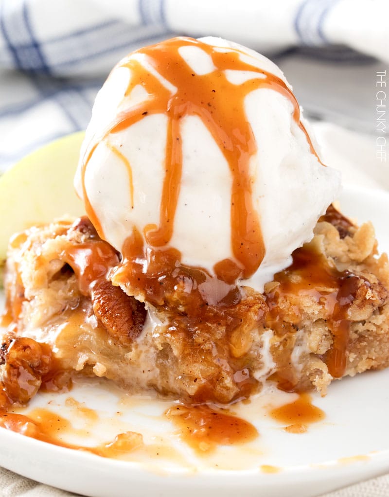 Caramel Apple Pie Bars with Cinnamon Pecan Streusel | All the classic flavors of a Dutch caramel apple pie, in an easy bar dessert! | http://thechunkychef.com