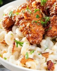 Applebee's 4 Cheese Mac and Cheese with Honey Pepper Chicken | Even better than the restaurant version, this creamy 4 cheese mac and cheese is topped with a sweet and sticky honey pepper chicken | http://thechunkychef.com