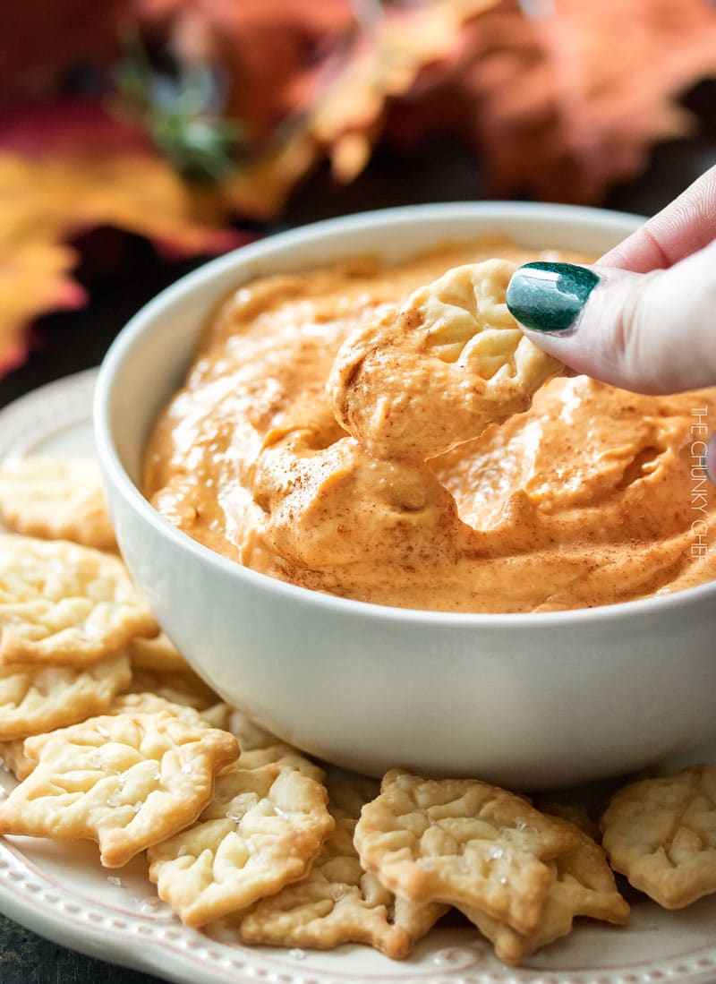 Pumpkin Pie Dip | This dip is no bake, and tastes just like a great pumpkin pie! All the flavor, none of the stress! | http://thechunkychef.com