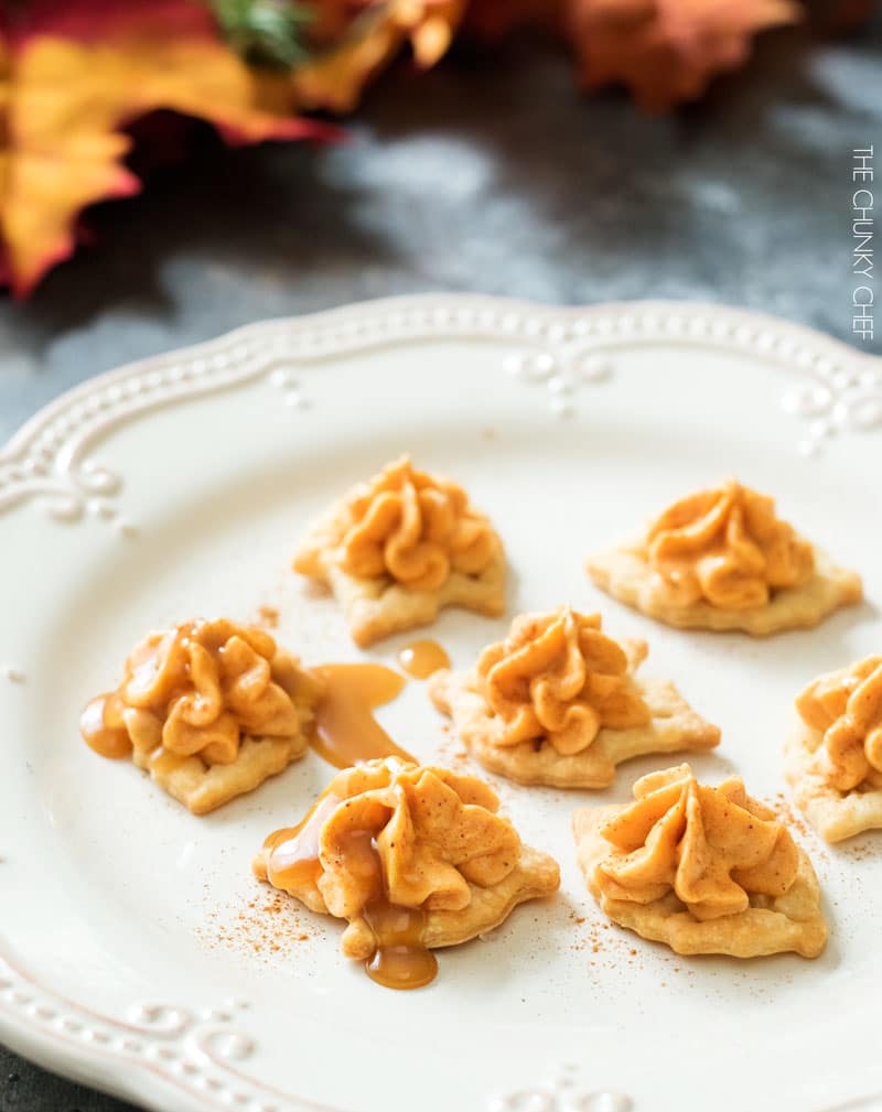 Pumpkin Pie Dip | This dip is no bake, and tastes just like a great pumpkin pie! All the flavor, none of the stress! | http://thechunkychef.com