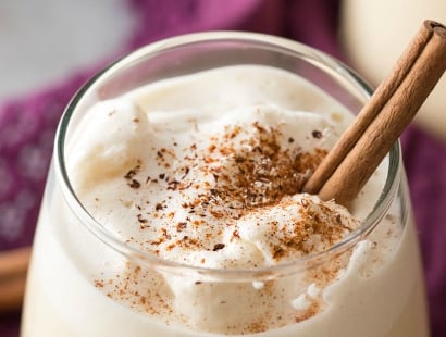 5 Minute Blender Eggnog | Homemade eggnog, made in your blender in just 5 minutes! Rich and creamy, yet surprisingly light, this holiday drink packs a big punch of flavor! | http://thechunkychef.com