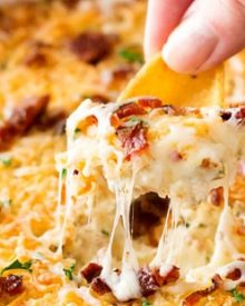 Cheesy Bacon Jalapeno Popper Dip | Warm and spicy, this ultra cheesy bacon jalapeno popper dip will be the hit of ANY party you bring it to! | http://thechunkychef.com