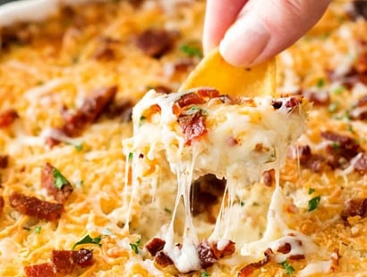 Cheesy Bacon Jalapeno Popper Dip | Warm and spicy, this ultra cheesy bacon jalapeno popper dip will be the hit of ANY party you bring it to! | http://thechunkychef.com