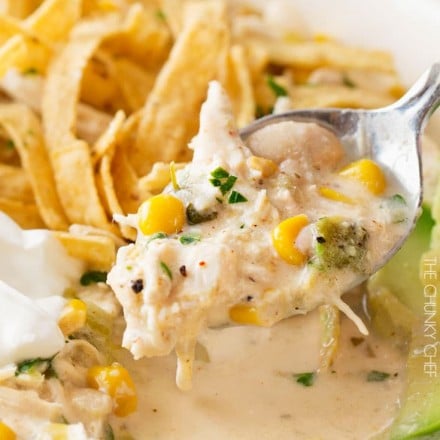 Slow Cooker Creamy White Chicken Chili | This creamy white chicken chili is made easy in the slow cooker, and has just the right amount of spice to warm up your night! | http://thechunkychef.com