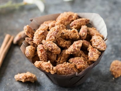 Vanilla Cinnamon Candied Almonds | Sweet, crunchy, roasted candied almonds coated in a mouthwatering vanilla and cinnamon crust! | http://thechunkychef.com