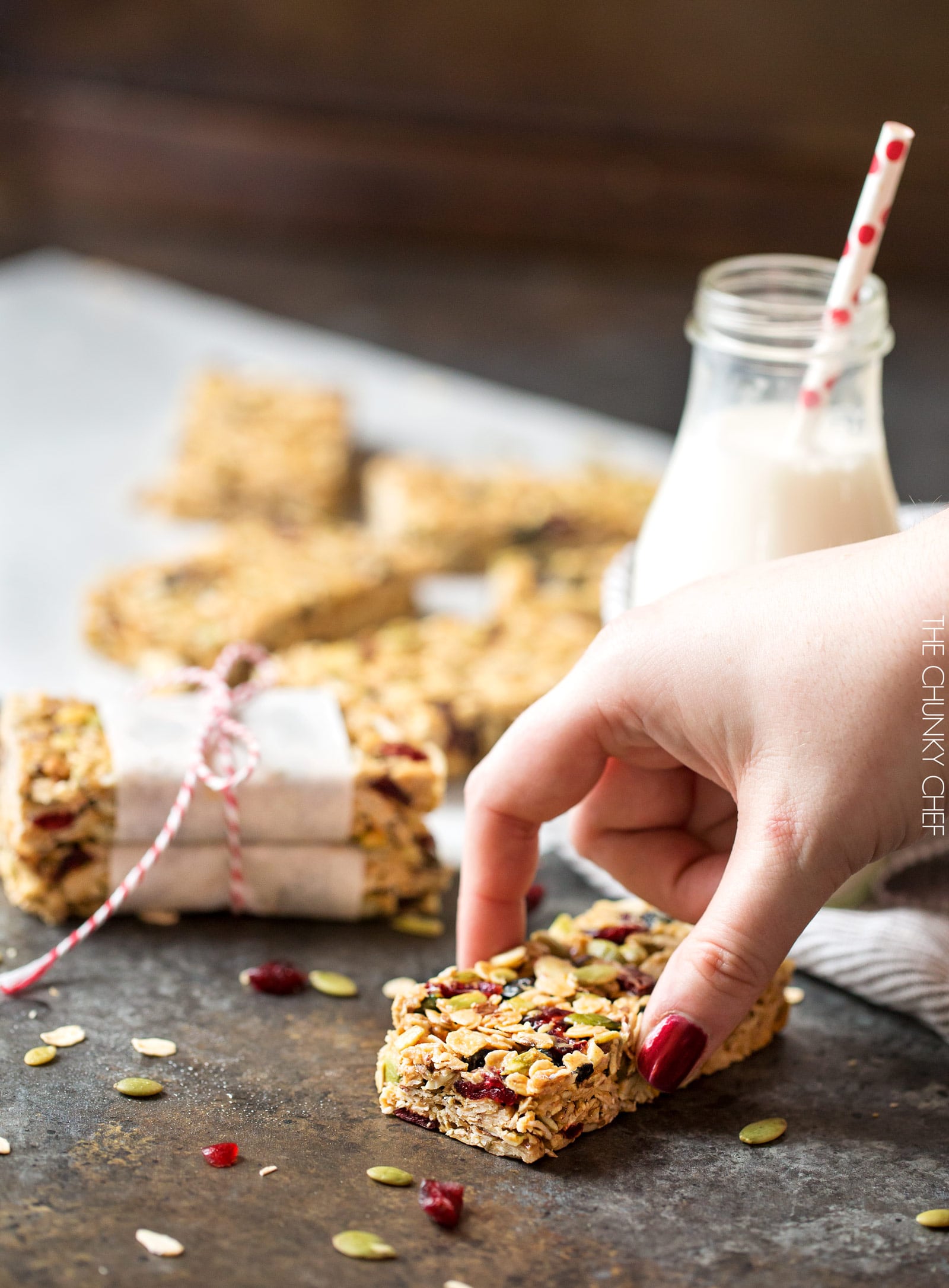 No Bake Chewy Trail Mix Granola Bars | These chewy trail mix granola bars are incredibly easy, no bake, and are naturally sweetened. Make yourself a snack you can feel great about! | http://thechunkychef.com