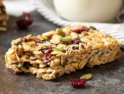 No Bake Chewy Trail Mix Granola Bars | These chewy trail mix granola bars are incredibly easy, no bake, and are naturally sweetened. Make yourself a snack you can feel great about! | http://thechunkychef.com