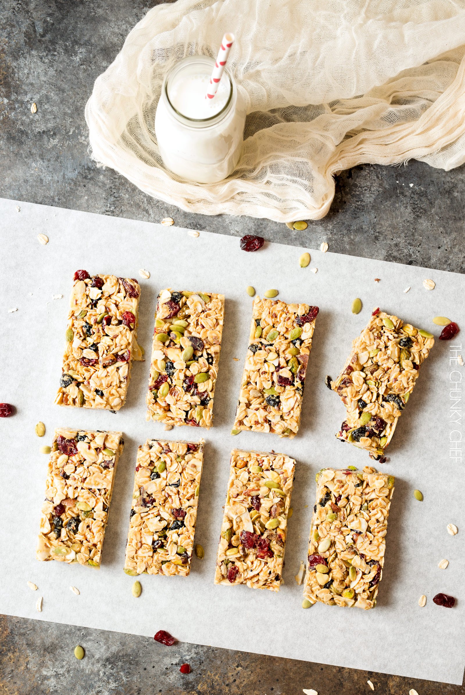 No Bake Chewy Trail Mix Granola Bars | These chewy trail mix granola bars are incredibly easy, no bake, and are naturally sweetened. Make yourself a snack you can feel great about! | http://thechunkychef.com