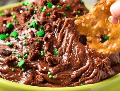 Baileys Brownie Batter Dip | All the amazing brownie batter flavor, in a safe to eat, eggless dip. A splash of Baileys gives this dessert dip a little holiday flair... perfect for a St. Patrick's Day party! | http://thechunkychef.com