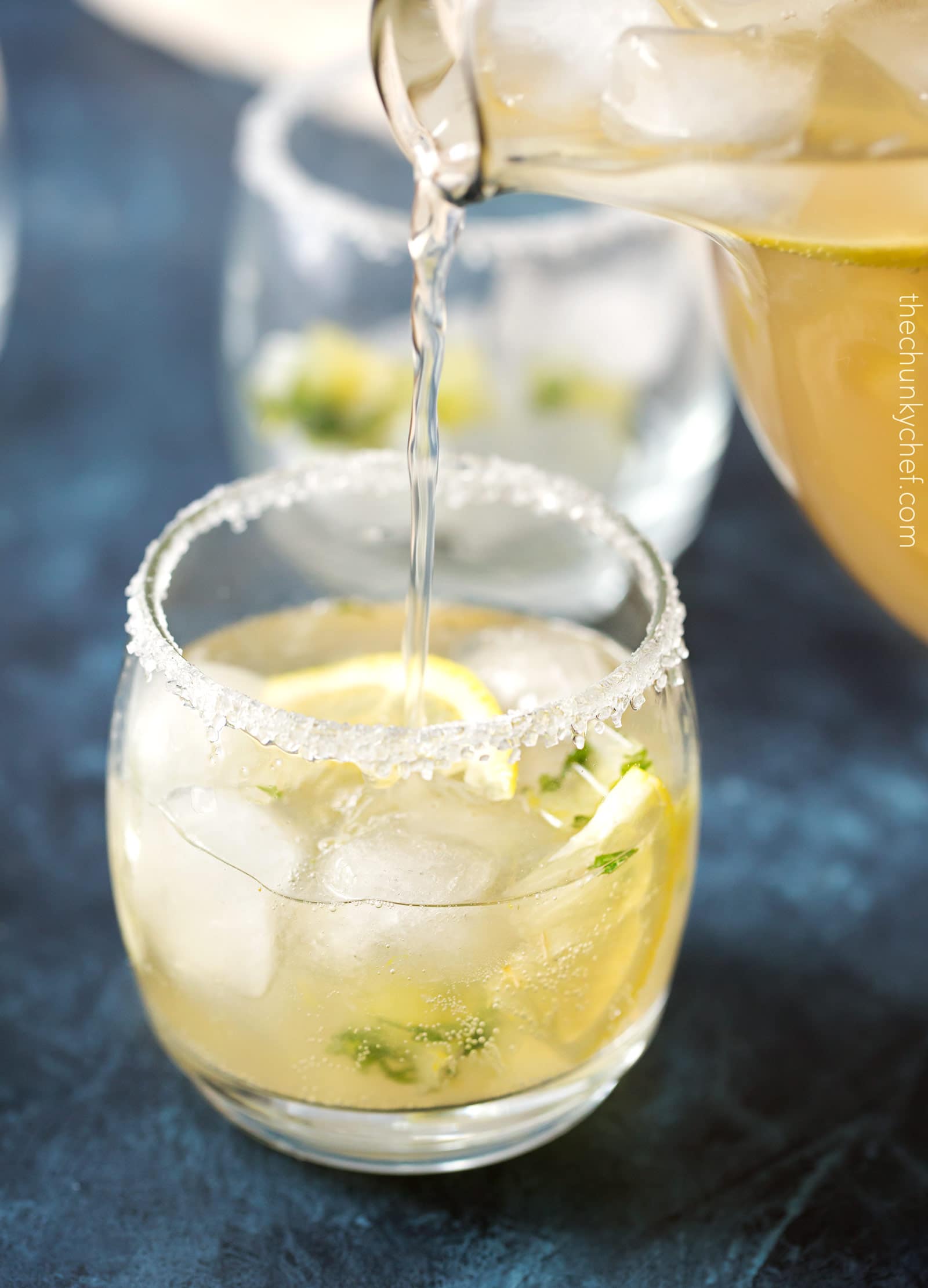 Kentucky Lemonade Cocktail | Sweet, tart, and refreshing with a bourbon kick, this Kentucky lemonade cocktail is everything you could want in a drink. Sip your way into warmer weather with this easy to make cocktail... perfect for a party! | http://thechunkychef.com