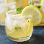 Kentucky Lemonade Cocktail | Sweet, tart, and refreshing with a bourbon kick, this Kentucky lemonade cocktail is everything you could want in a drink. Sip your way into warmer weather with this easy to make cocktail... perfect for a party! | http://thechunkychef.com