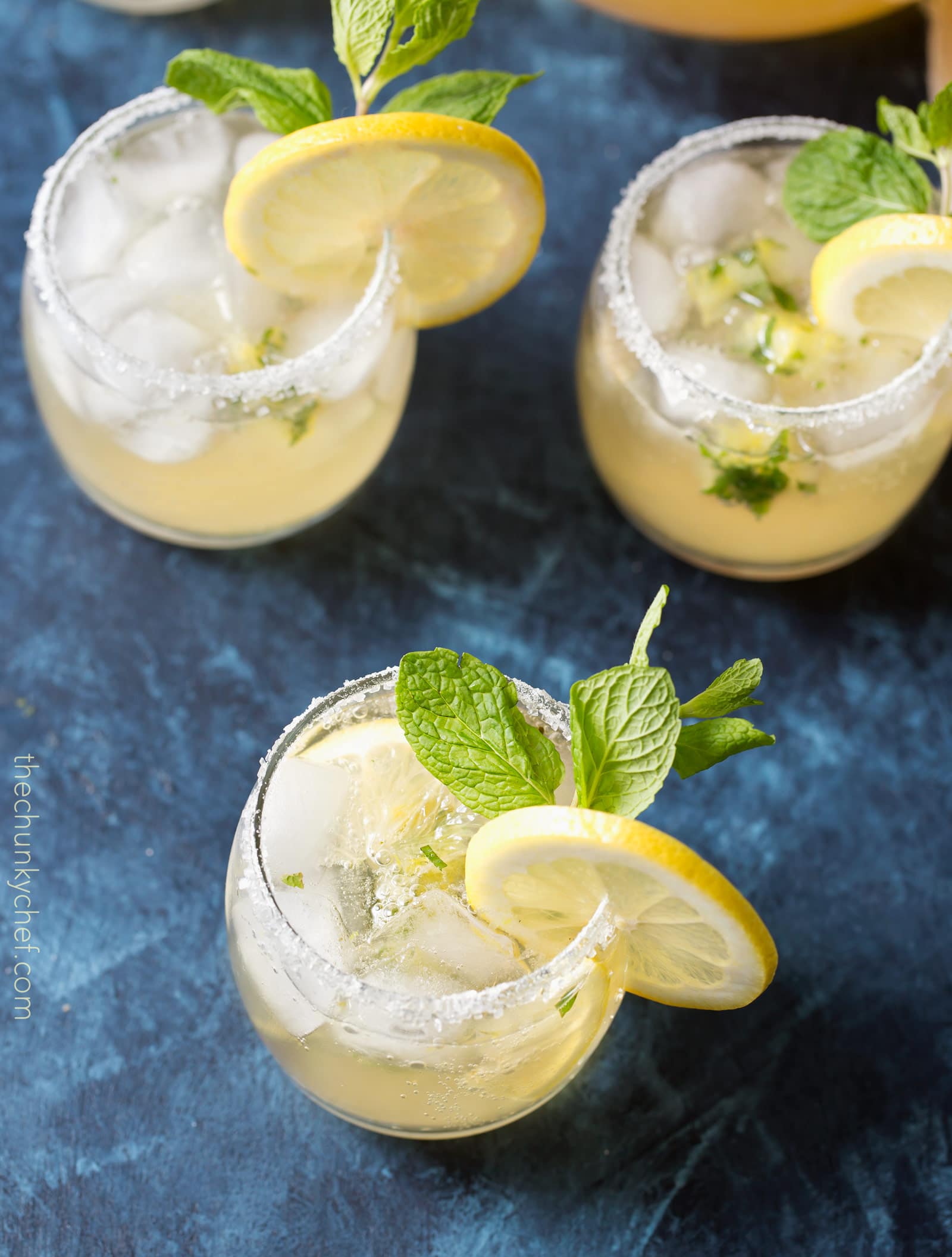 Kentucky Lemonade Cocktail | Sweet, tart, and refreshing with a bourbon kick, this Kentucky lemonade cocktail is everything you could want in a drink. Sip your way into warmer weather with this easy to make cocktail... perfect for a party! | http://thechunkychef.com