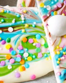 Brownie Batter White Chocolate Bark | A fun no bake bark dessert, made with white chocolate swirled together with milk chocolate brownie batter, and decorated in fun Spring colors! Easily customizable to any holiday and makes a great homemade gift! | http://thechunkychef.com