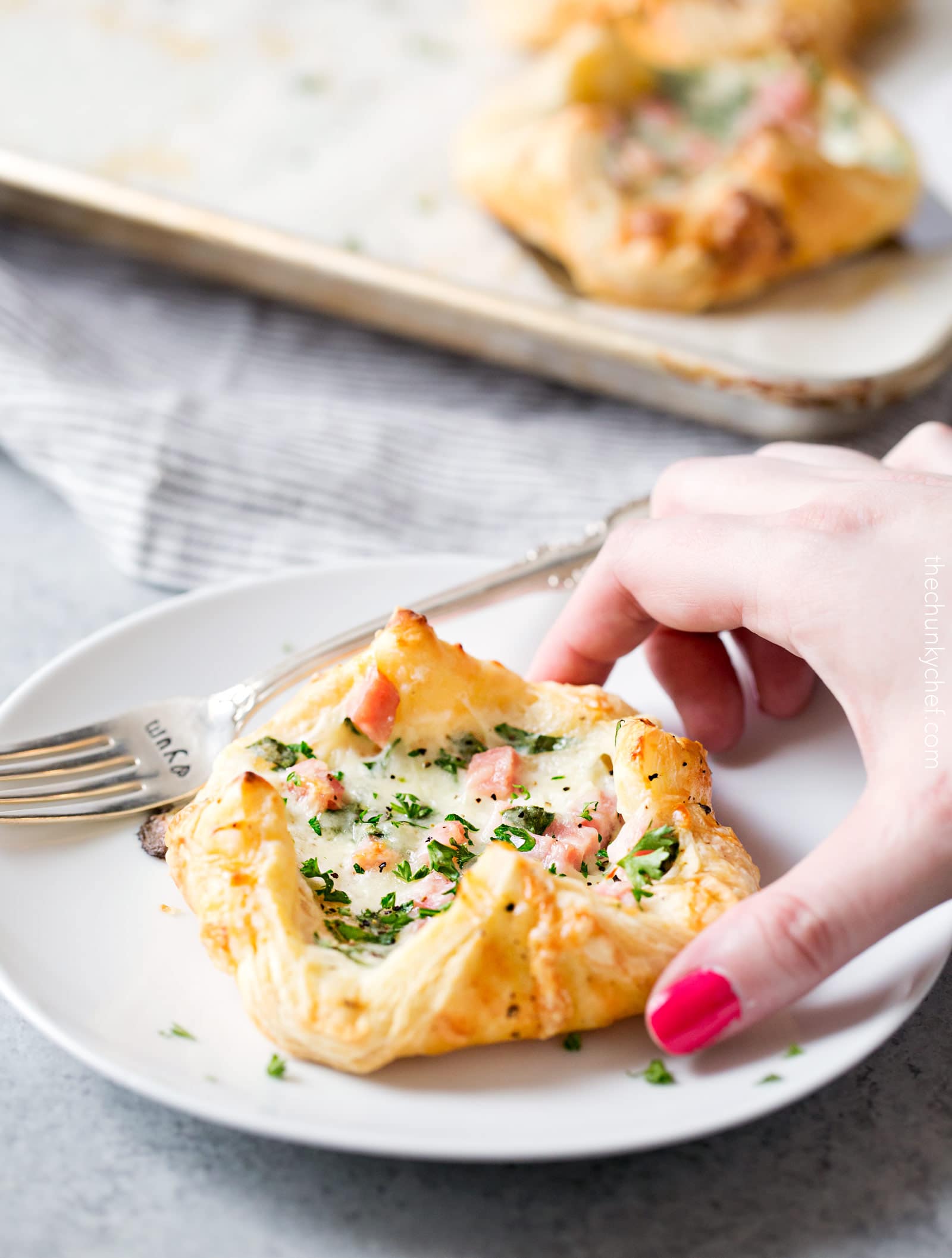 Ham and Cheese Spinach Puffs | Ready in just over 30 minutes, these spinach puffs are made with flaky puff pastry, wrapped around a creamy mixture of ham, gruyere cheese and fresh spinach. Perfect for using leftover ham! | http://thechunkychef.com