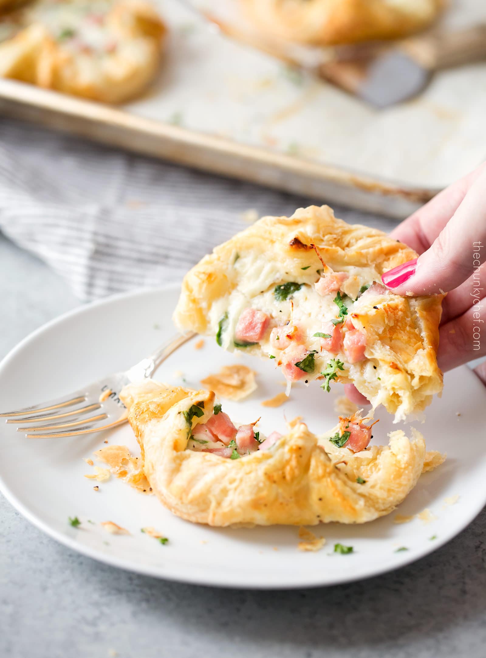 Ham and Cheese Spinach Puffs | Ready in just over 30 minutes, these spinach puffs are made with flaky puff pastry, wrapped around a creamy mixture of ham, gruyere cheese and fresh spinach. Perfect for using leftover ham! | http://thechunkychef.com