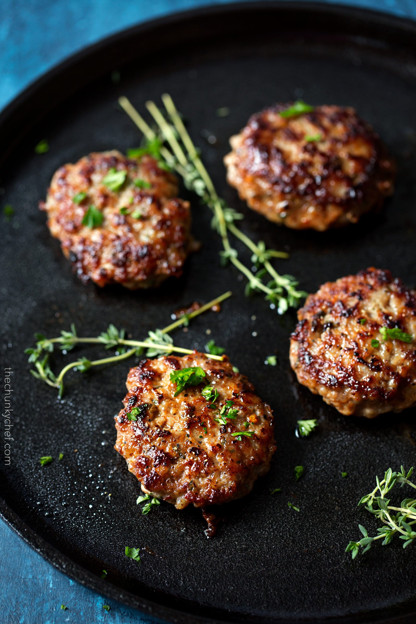 Homemade Maple Breakfast Sausage | These breakfast sausage patties are made with a combo of ground turkey and pork, savory herbs, and sweet maple syrup. The mouthwatering combo gives way to a low calorie homemade version of your favorite breakfast food! | http://thechunkychef.com