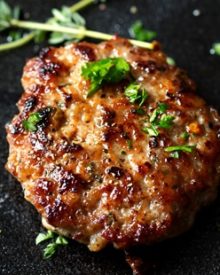 Homemade Maple Breakfast Sausage | These breakfast sausage patties are made with a combo of ground turkey and pork, savory herbs, and sweet maple syrup. The mouthwatering combo gives way to a low calorie homemade version of your favorite breakfast food! | http://thechunkychef.com
