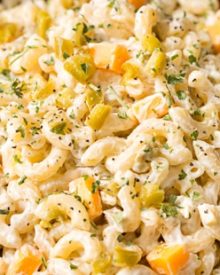 Jalapeno Popper Macaroni Salad | Regular macaroni salad, step aside... this creamy jalapeño popper version is full of amazing flavors, packs some spicy punch, and is perfect for any gathering or bbq! | http://thechunkychef.com