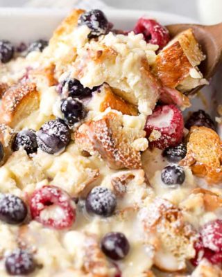 Whip up this sweet croissant breakfast bake the night before, let it sit overnight, then bake it to crispy yet creamy perfection. Drizzle it with vanilla bean glaze and prepare to fall in love! #holiday #breakfast #easter #mothersday #overnight #breakfastbake #croissant #breakfastrecipe #easyrecipe #makeahead
