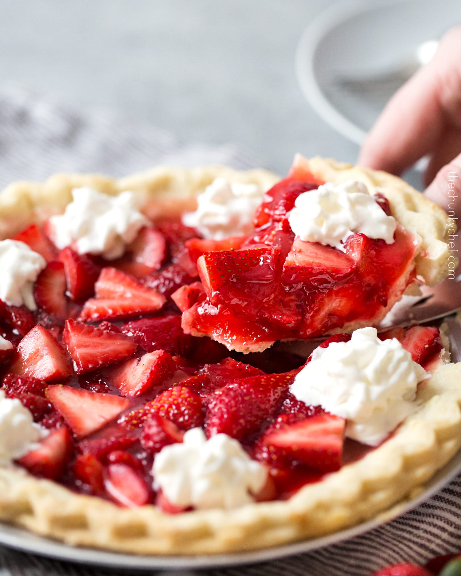 Copycat Frisch's Big Boy Strawberry Pie | This fresh strawberry pie tastes just like the pies from Frisch's Big Boy or Shoney's. It's easy to make, uses just 6 simple ingredients, and a frozen pie crust, for the easiest, tastiest strawberry pie ever! | http://thechunkychef.com