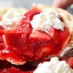 Copycat Frisch's Big Boy Strawberry Pie | This fresh strawberry pie tastes just like the pies from Frisch's Big Boy or Shoney's. It's easy to make, uses just 6 simple ingredients, and a frozen pie crust, for the easiest, tastiest strawberry pie ever! | http://thechunkychef.com